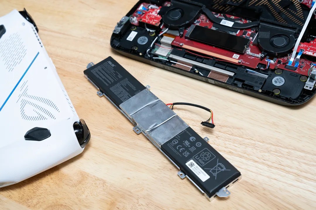 The 80Wh battery from the ROG Ally X delivers, you guessed it, a significantly improved lifespan over the ROG Ally.