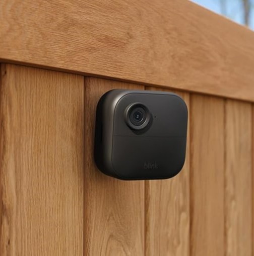 Blink outdoor 4 mounted on wooden fence
