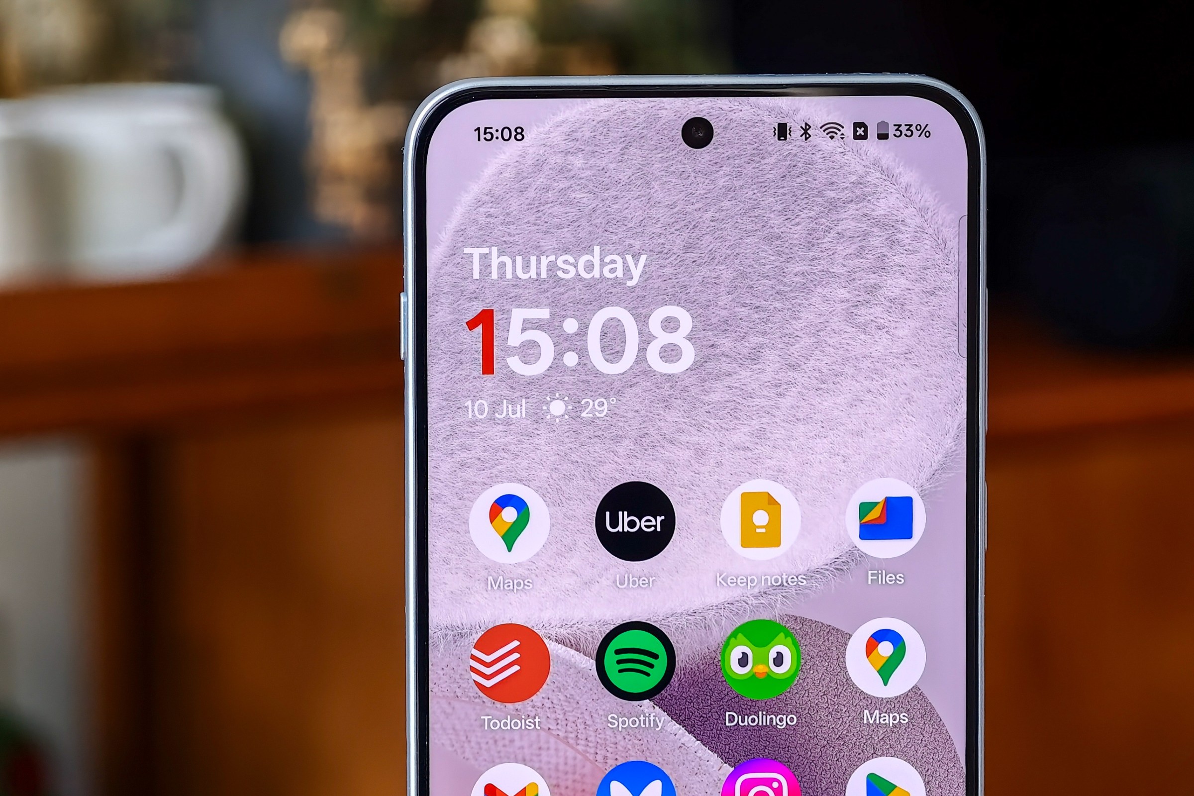 Photo of the top half of the OnePlus Nord 5 home screen