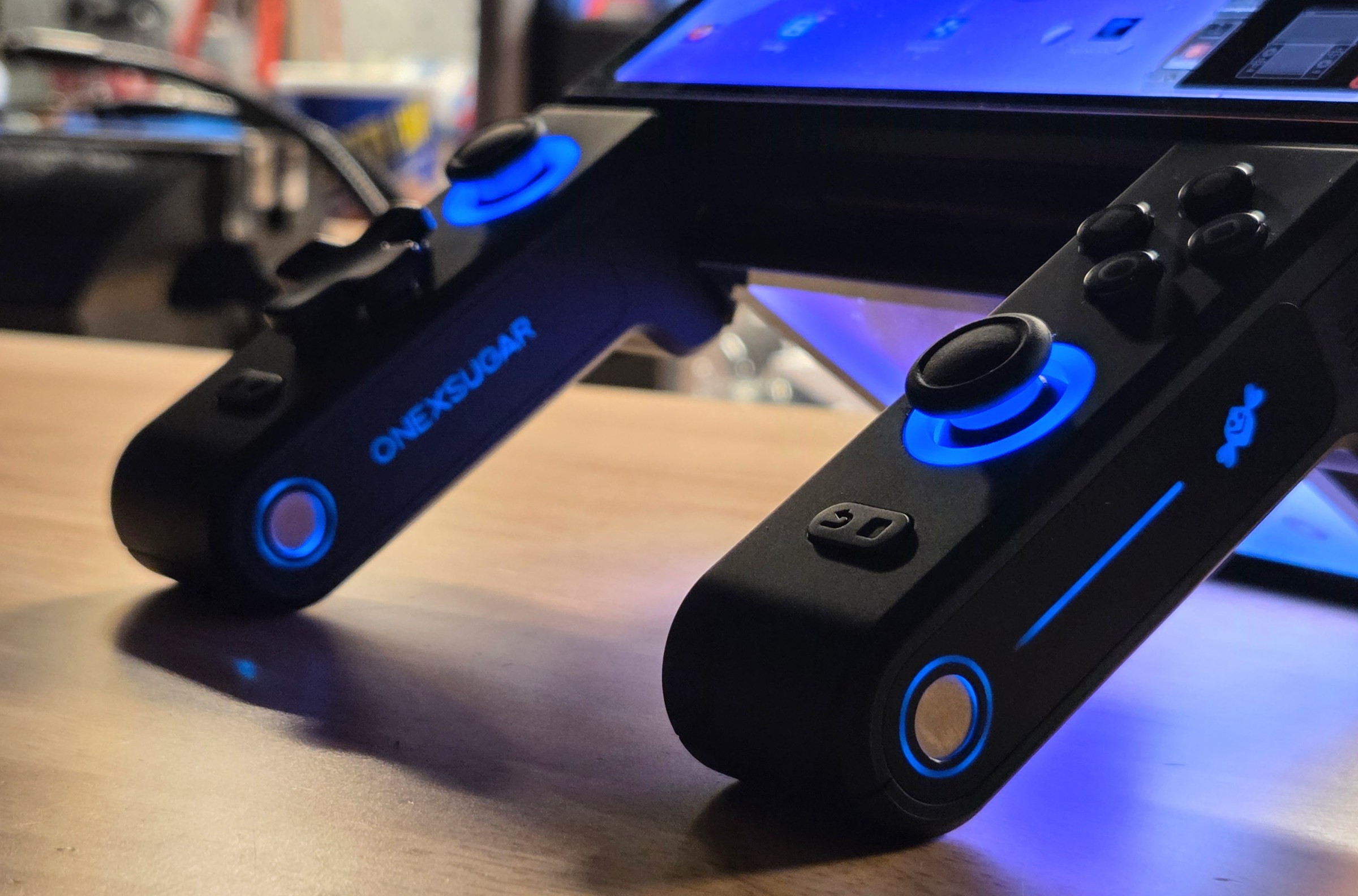 I kind of wish the Android hardware buttons would virtually swap places as you reposition and reorient the way other controls do.