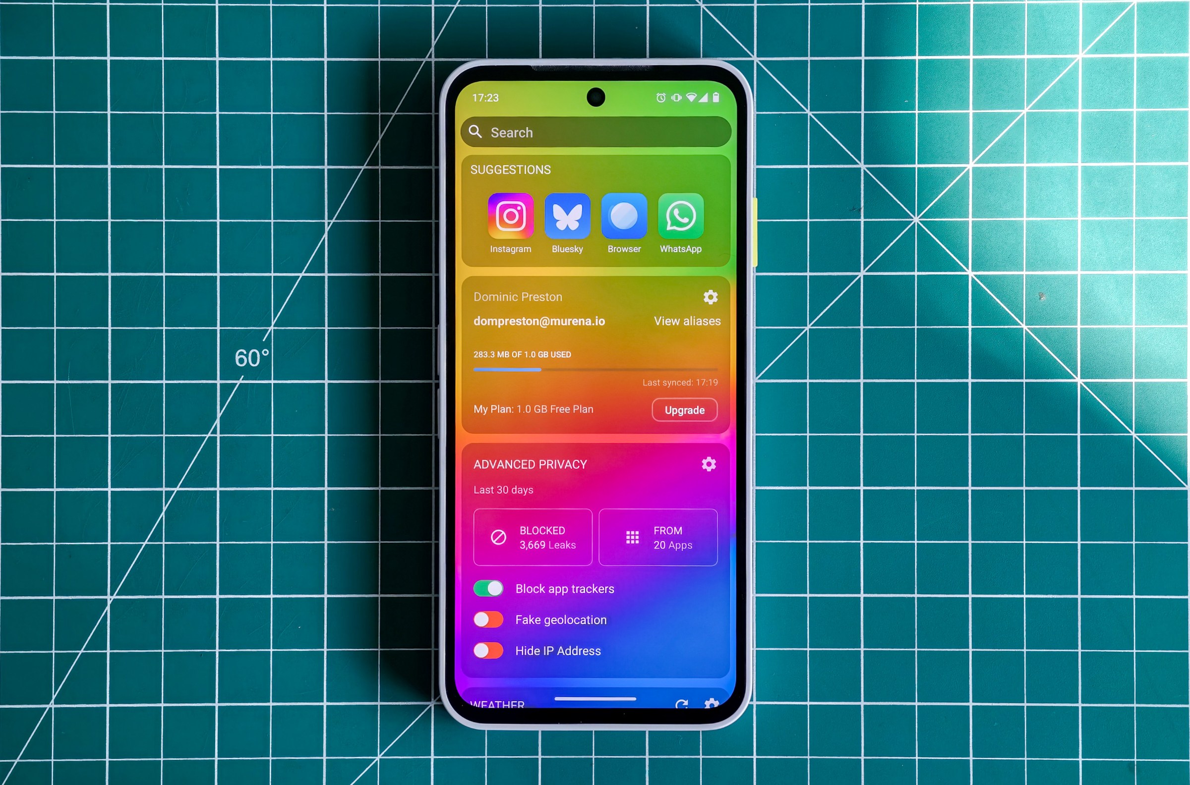 Photo of the Fairphone 6 lying on a green cutting mat showing /e/OS on the screen