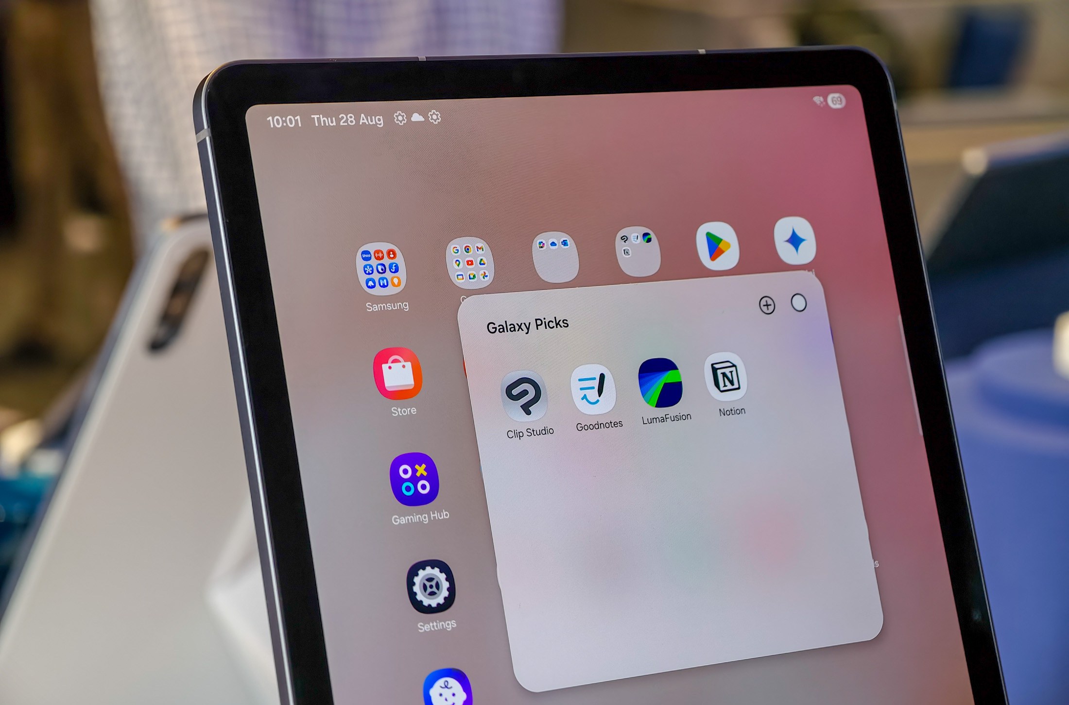 Samsung Galaxy Tab S11 showing the preinstall third-party AI apps